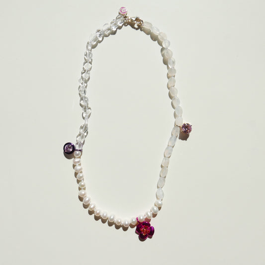 Pearl Necklace with an Electrifying Flower 2