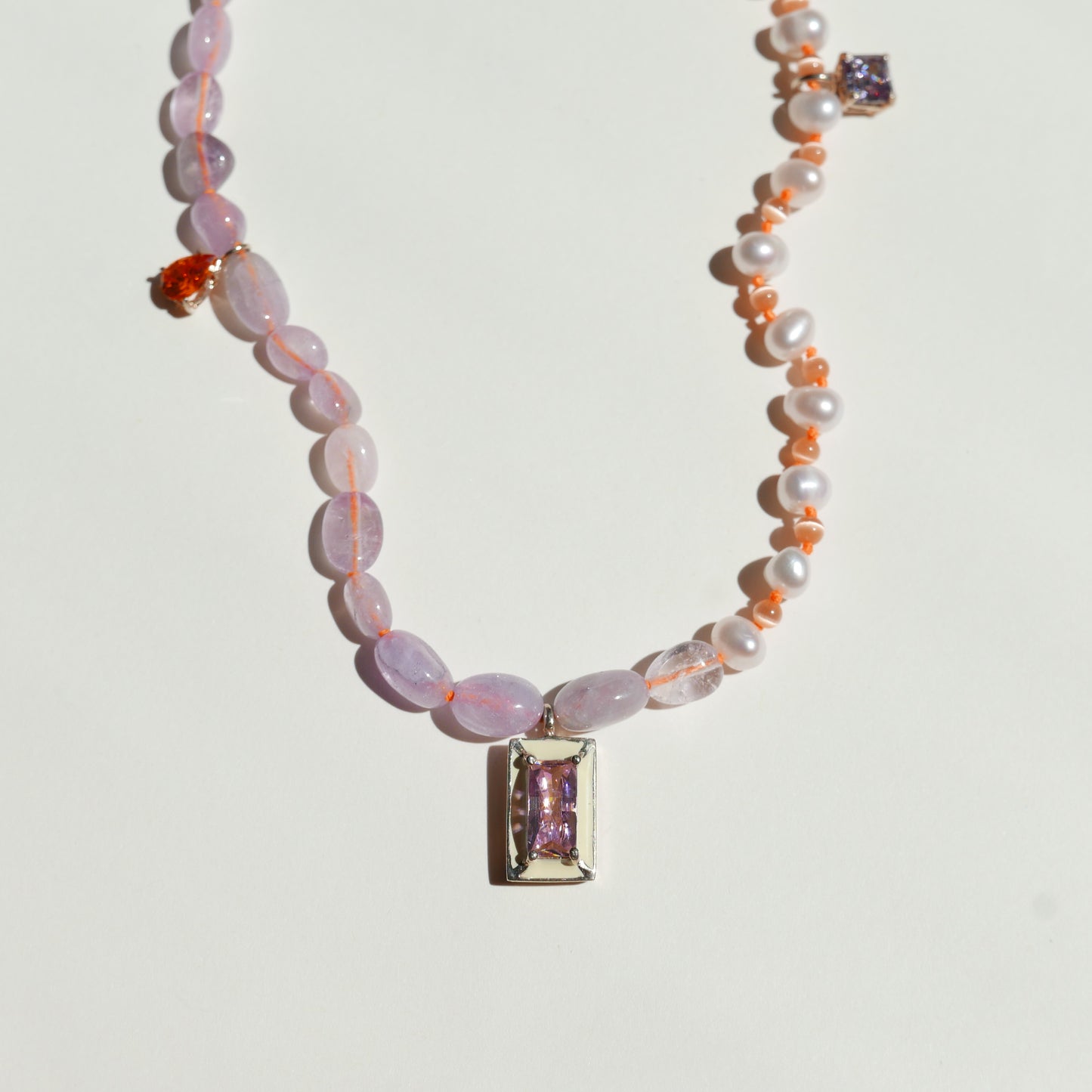 Pearl Necklace with an Enamel Pendant 2